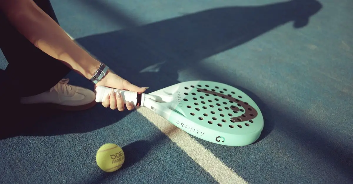 Tout Savoir sur le Padel : Histoire, Règles et Équipements