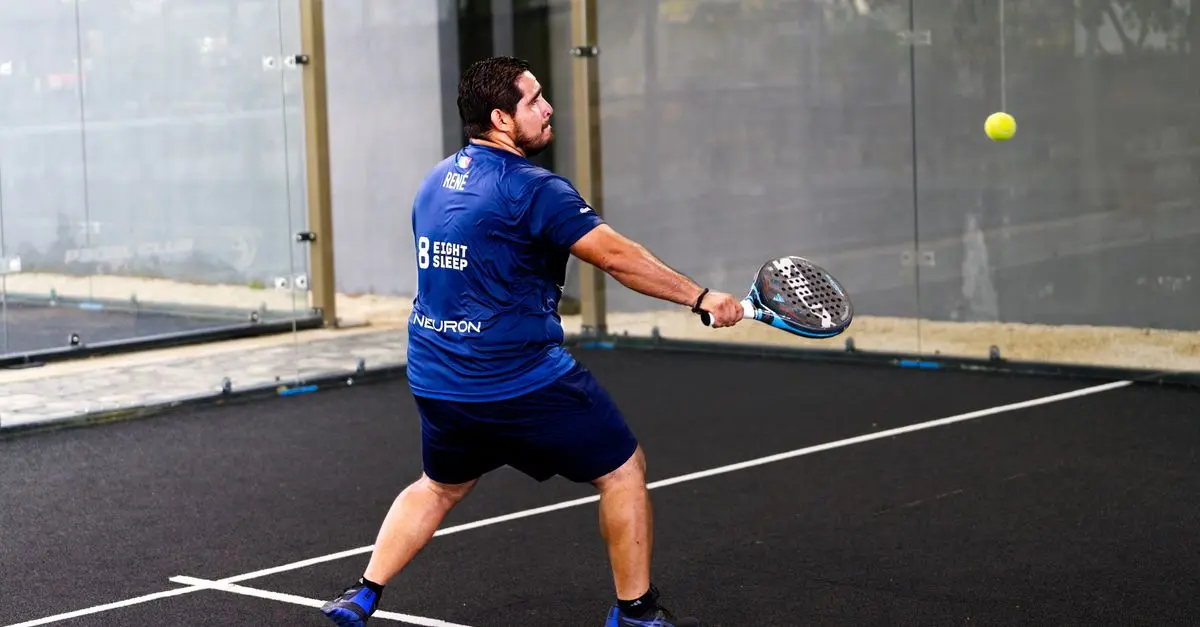 Comment Choisir Son Équipement de Padel : Guide Complet